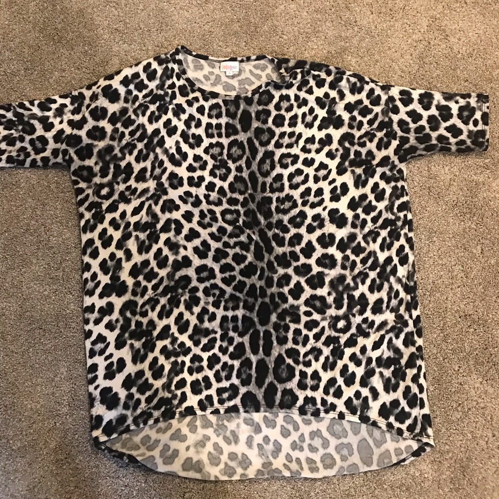 Lularoe snow leopard irma size M